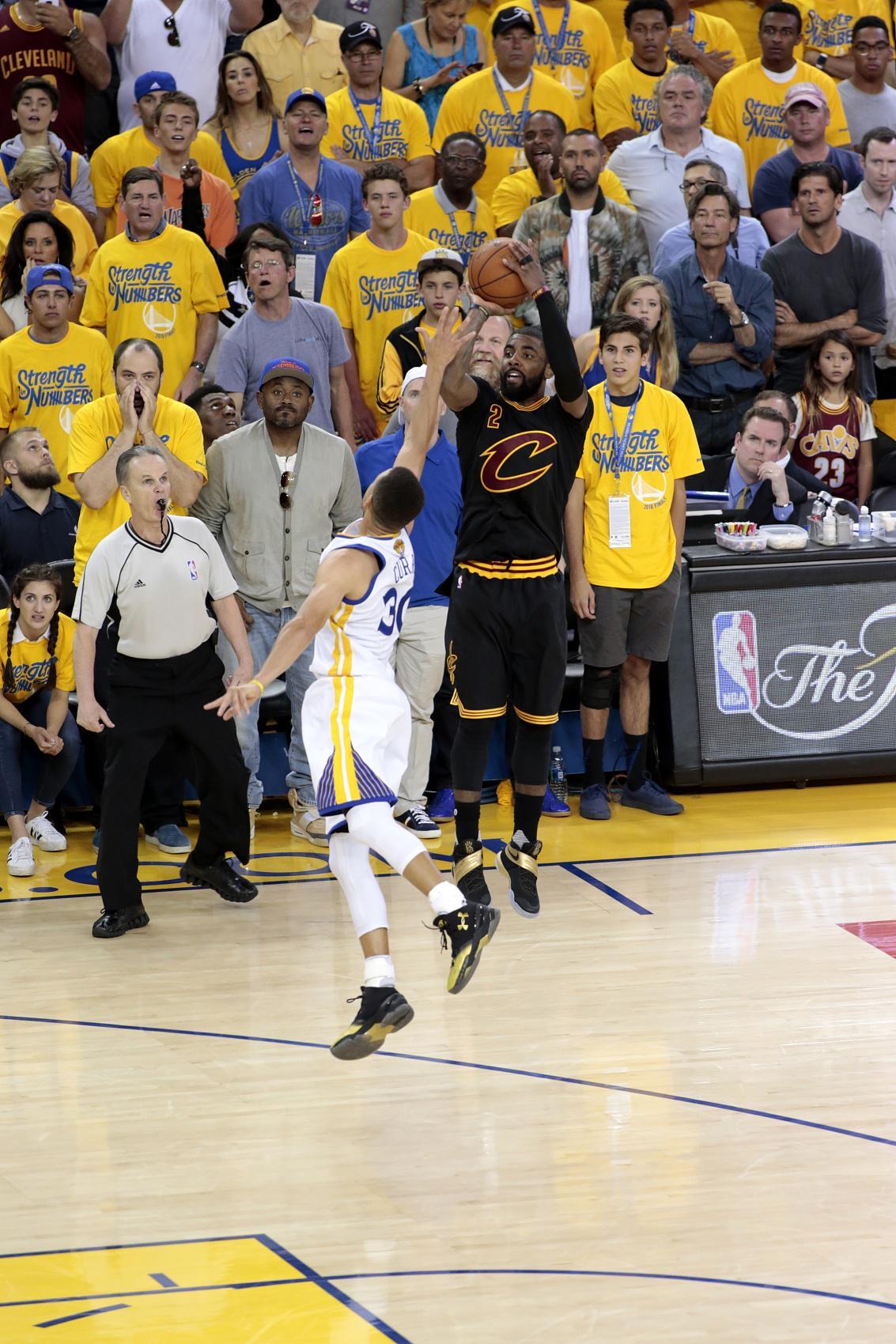 开云体育官网-美记：欧文投进NBA历史著名关键球 他和追梦克莱入选名人堂无悬念