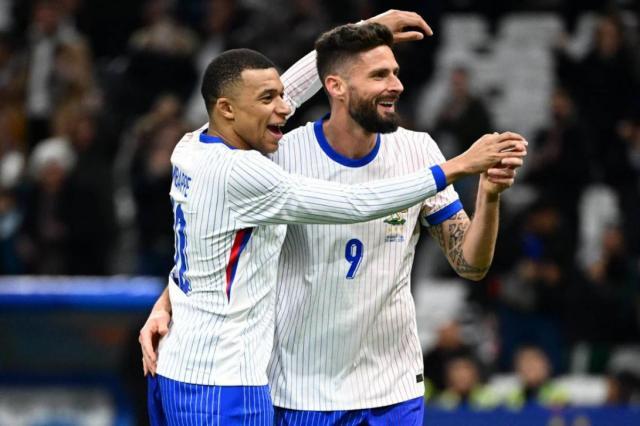 开云体育官网-法国队的“爸爸”？吉鲁：还好我不是爷爷