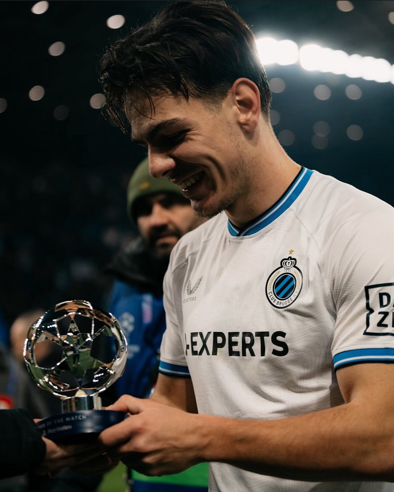 瑞士天空：收到吉滕斯转会费后，多特决心和米兰竞争贾萨里